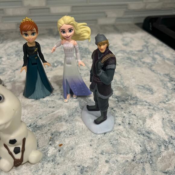 Hasbro Disney Frozen 2 Princess Doll Action Figures Anna Elsa Sven Olaf Kristoff - Picture 2 of 5